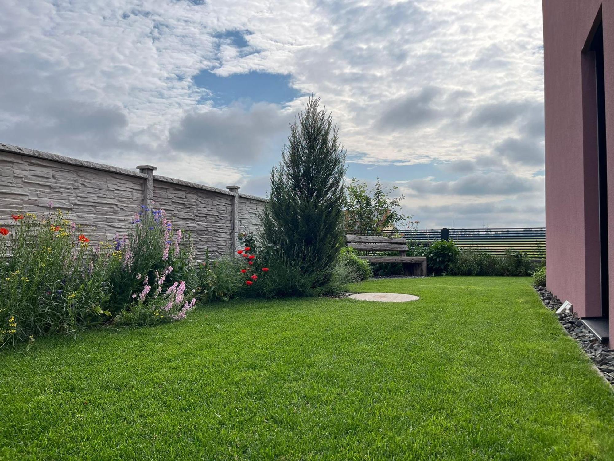 Villa Rose Close To Vienna & Airport Maria Ellend Buitenkant foto
